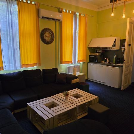 Spacious Tuzlaks Apartments Sarajevo Ferhadija מראה חיצוני תמונה