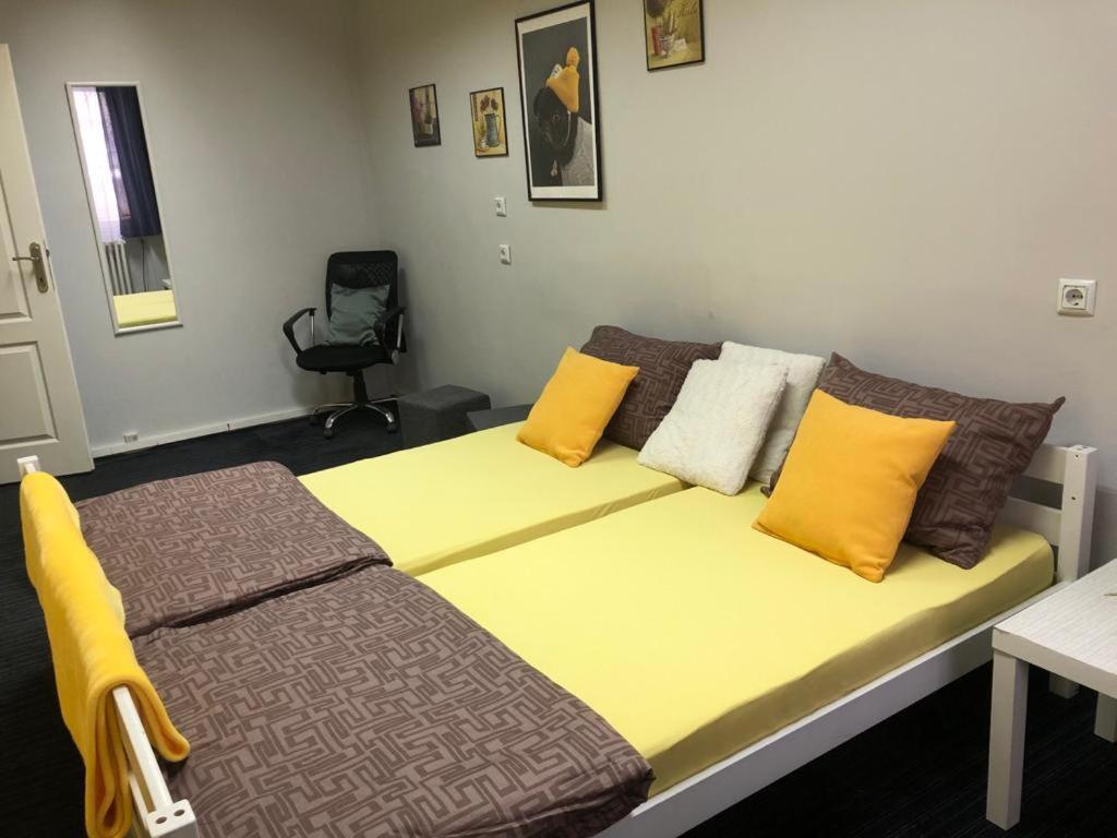 Spacious Tuzlaks Apartments Sarajevo Ferhadija מראה חיצוני תמונה