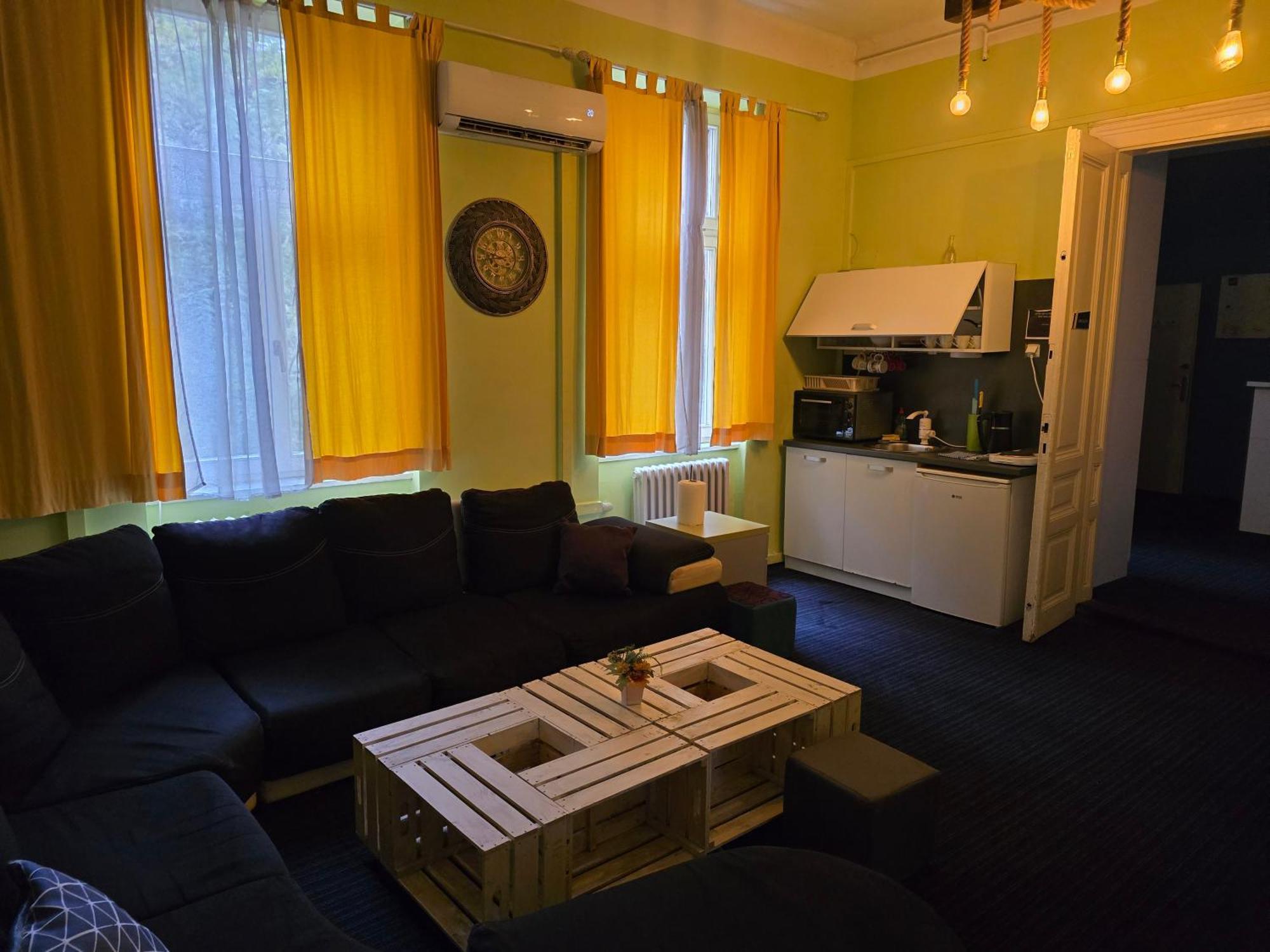 Spacious Tuzlaks Apartments Sarajevo Ferhadija מראה חיצוני תמונה